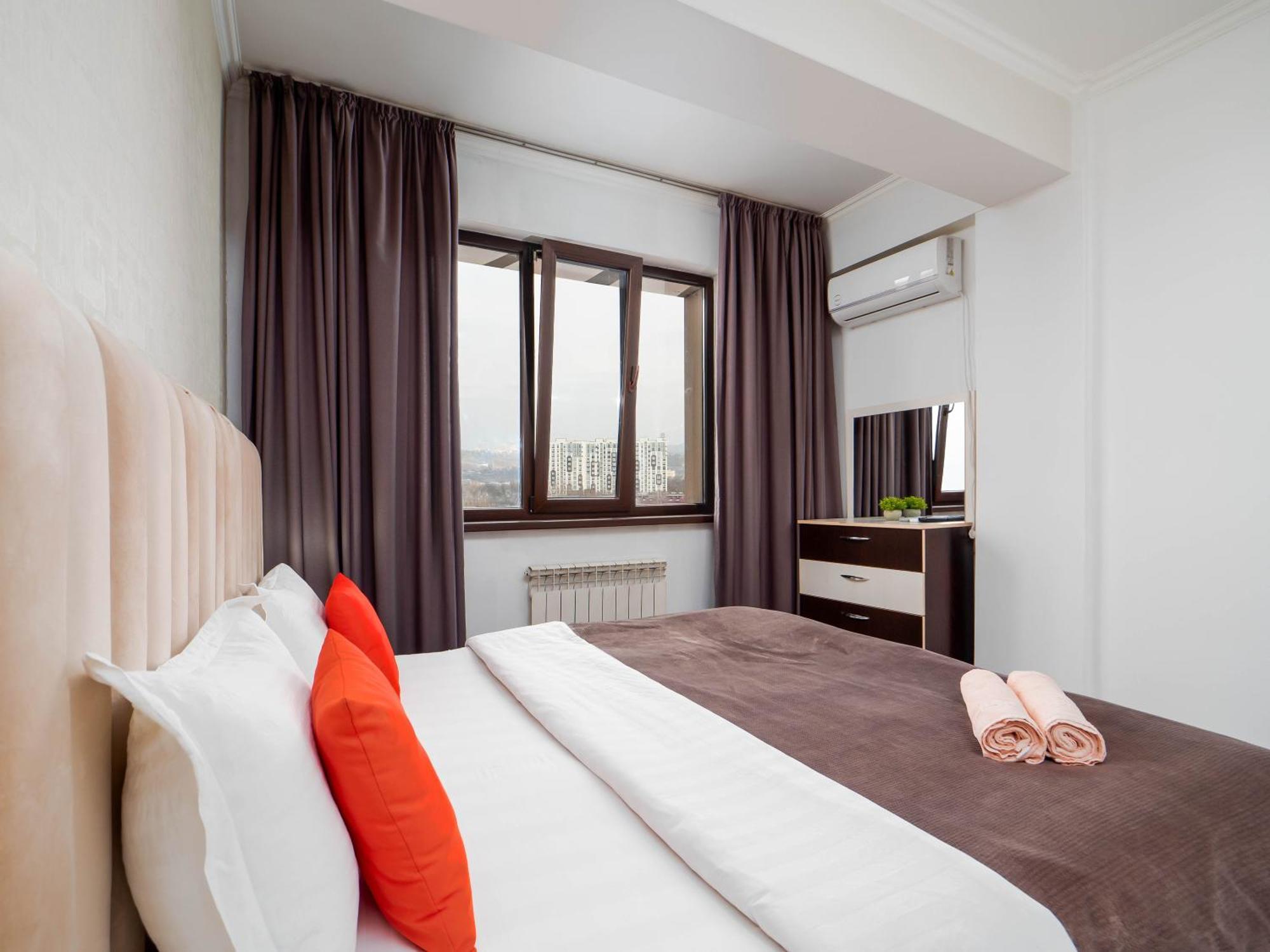 Appartments " Zhetysu-4" Almatı Dış mekan fotoğraf